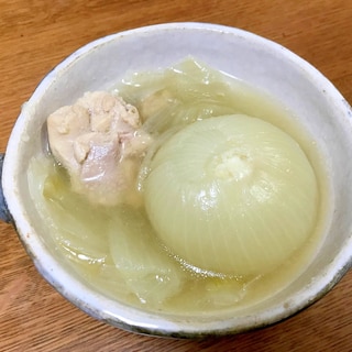 丸ごと玉ねぎと鶏のスープ